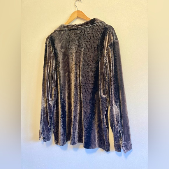 VTG Prophecy Woman Velour Button-Up - Picture 5 of 7